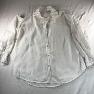 Bali Emerald‎ Vintage White Rayon Eyelet Embroidered Button Down Blouse Top L